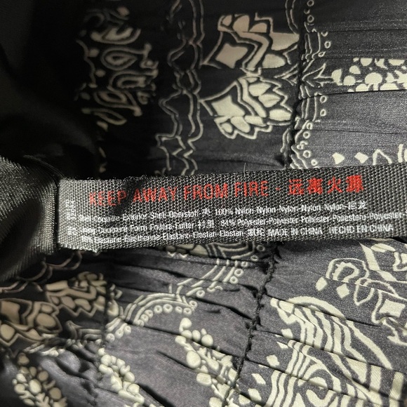 Free People Movement The Way Home Black Bandana Paisley Print Lined Shorts Med - Picture 9 of 10